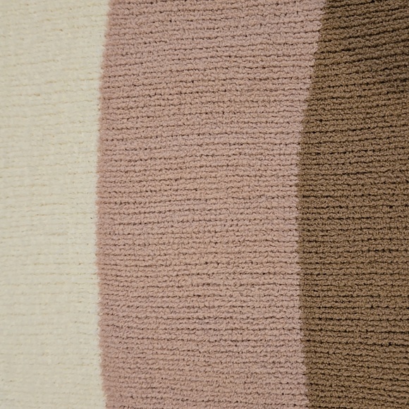 Colorblock Croppef Sweater - Small - Picture 4 of 4